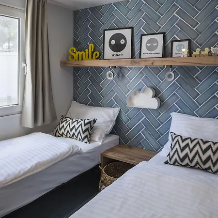 Falkensteiner Premium Mobile Homes And 扎达尔