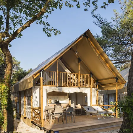 Πάρκο διακοπών Falkensteiner Premium Mobile Homes And Ζαντάρ