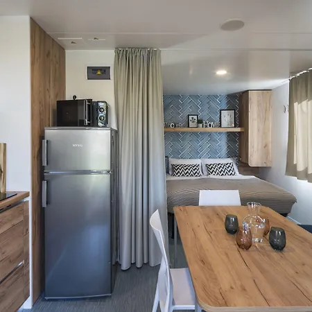 Falkensteiner Premium Mobile Homes And Πάρκο διακοπών Ζαντάρ