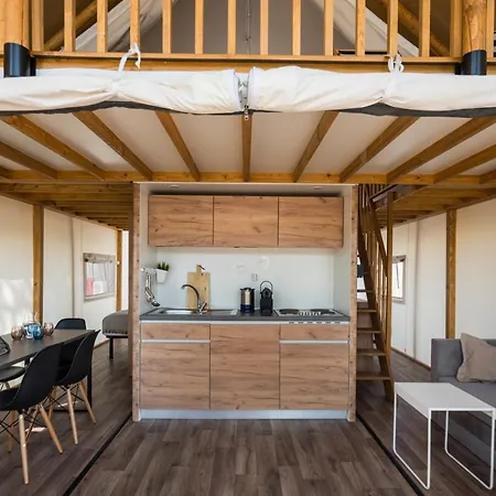 Falkensteiner Premium Mobile Homes And 5* 扎达尔