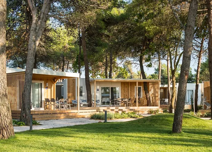 Falkensteiner Premium Mobile Homes And Задар