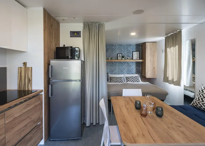 Falkensteiner Premium Mobile Homes And База відпочинку Задар